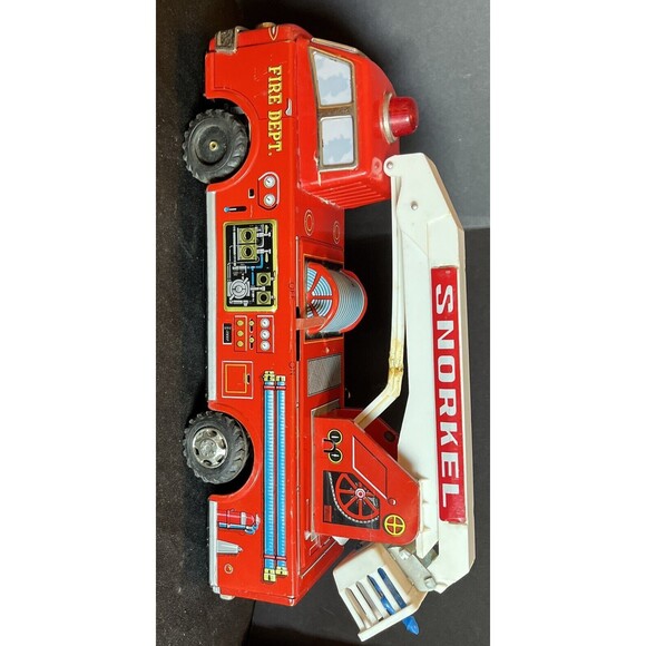 VTG Yonezawa Japan Tin Battery Operated Snorkle Fire Engine Truck Doesn’t Work - Picture 2 of 14